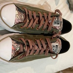 Custom converse low top shoes, “John 3:16” Bible verse.